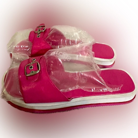 🌸Barbie Bubblegum Pink Slip-on Bickel Slides/Sandals sz:7 flip/flop Super Cute! - Picture 2 of 5